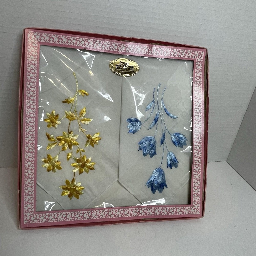 Vintage Ladies Quality 2 Handkerchiefs White Poly Embroidery Set Blue Yellow